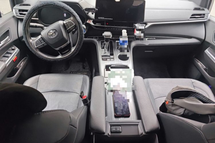 Used Toyota SIENNA 2021 2.5L Hybrid Premium Edition Center Console