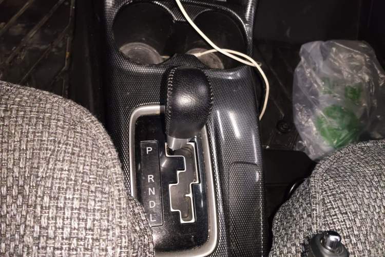 Used Mitsubishi Outlander 2016 2.4L 4x4 Elite Edition 7-Seater Gear Lever