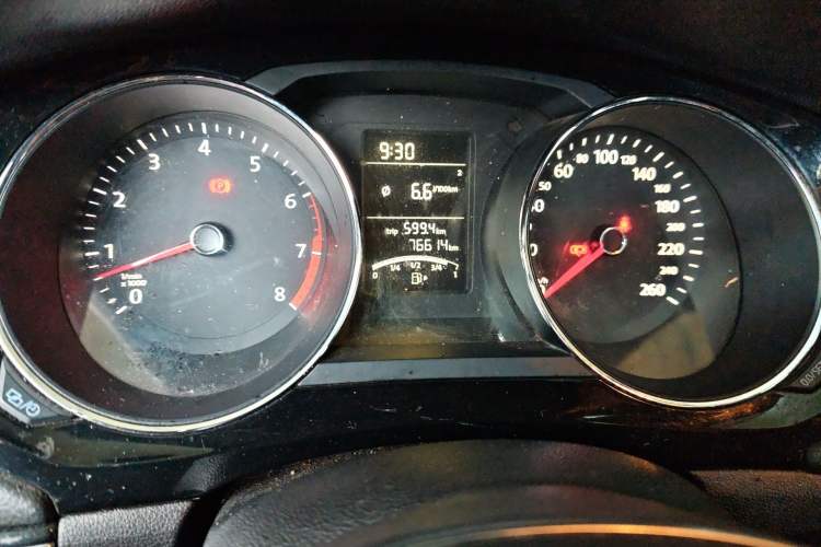 Used Volkswagen Sagitar 2015 1.6L Manual Comfort Model Instrument Cluster