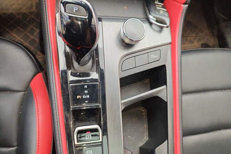 Used MG 6 2020 1.5T Automatic Trophy Luxury Edition Gear Lever