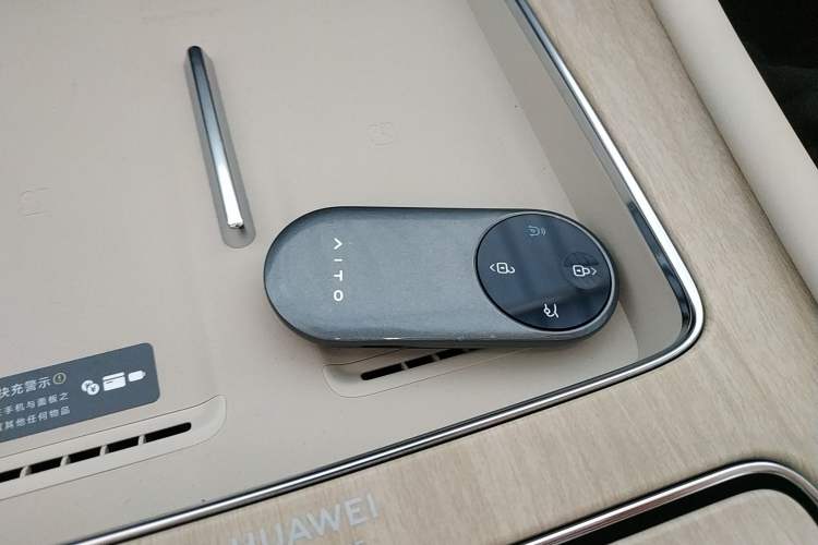 Used Hima AITO M8 2025 Extended-Range Ultra Version 53.4 kWh 6-Seater Edition
