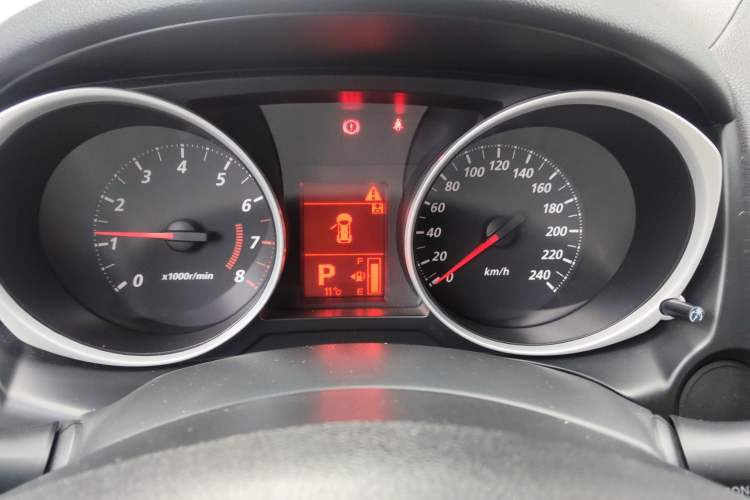 Used Mitsubishi ASX 2013 2.0L CVT Two-Wheel Drive Elite Edition Instrument Cluster