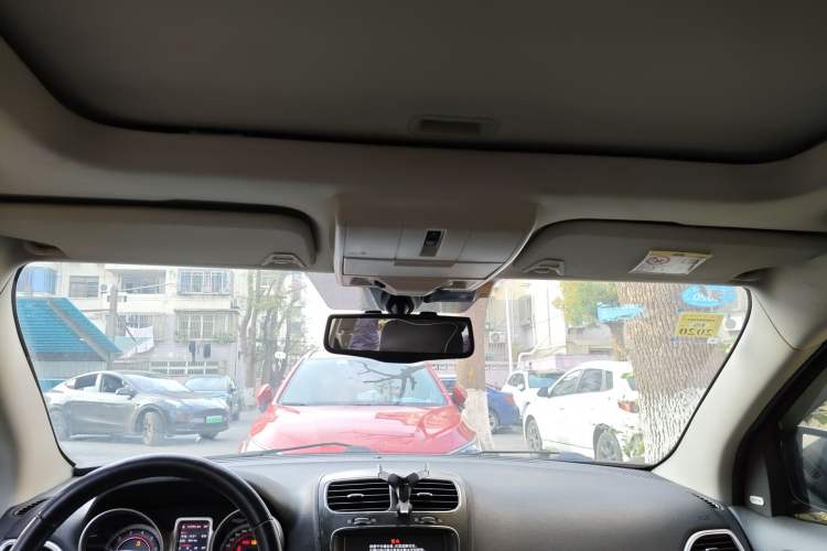 Used Dodge Journey 2013 2.4L Two-Wheel Drive Luxury Version