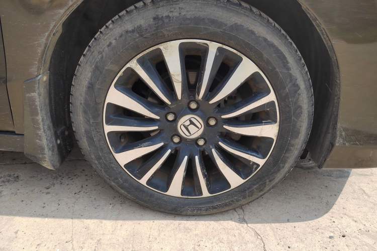 Used Honda Crider 2013 1.8L automatic luxury edition Right Front Wheel Hub