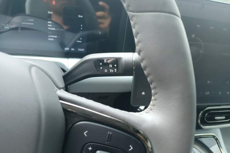 Used Leapmotor C01 2024 All-Electric 625 Deluxe Edition Gear Lever