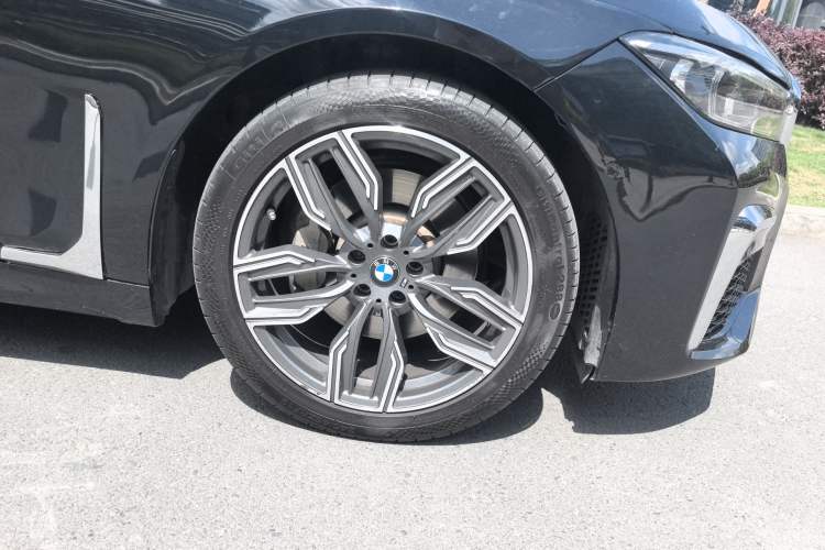 Used BMW 7 Series 2018 730Li Luxury Model Excellence Package Right Front Wheel Hub