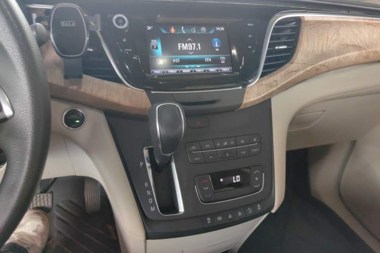 Used Buick GL8 2017 ES 28T Comfort Model China V Standard Audio And AC Panel