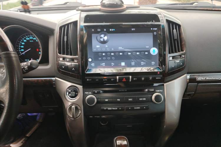 Used Toyota Land Cruiser 2010 4700 Middle East Edition Audio And AC Panel