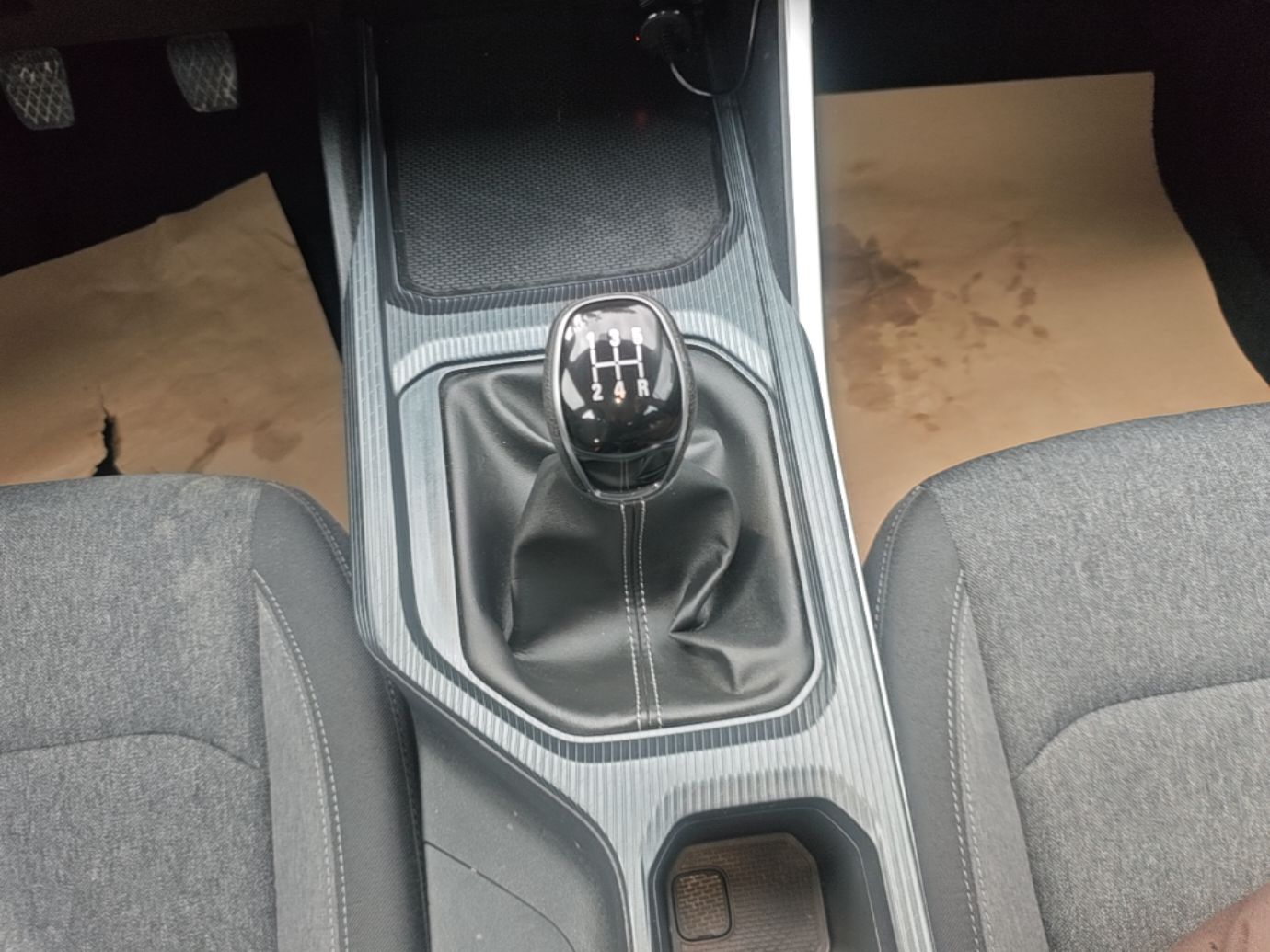 Geely Auto Emgrand 2025 4th Generation 1.5L Manual - Starry Edition — снимка 16