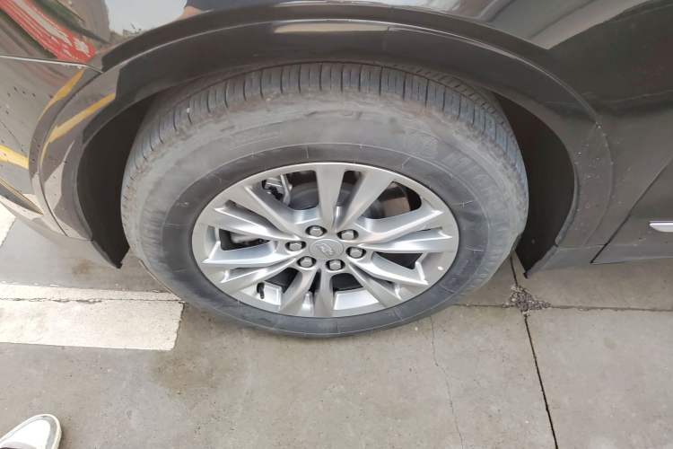 Used Cadillac XT5 2021 2.0T Two-Wheel Drive Luxury Version Left Front Wheel Hub