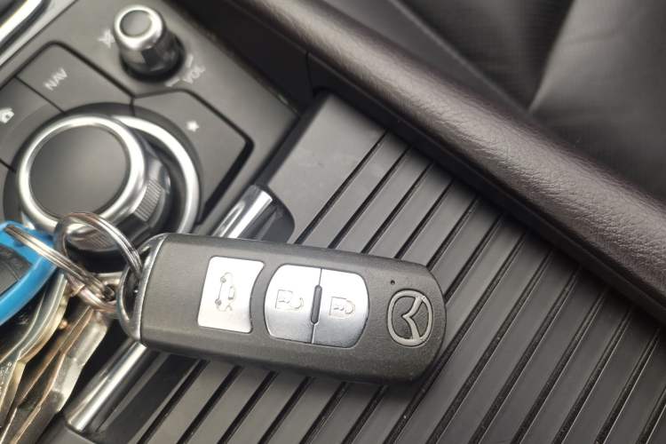 Used Mazda 3 Axela 2017 Sedan 2.0L Automatic Prestige Model China V Standard Vehicle Key