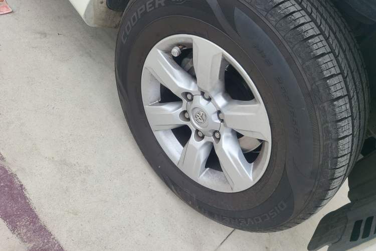 Used Toyota Prado  Right Front Wheel Hub