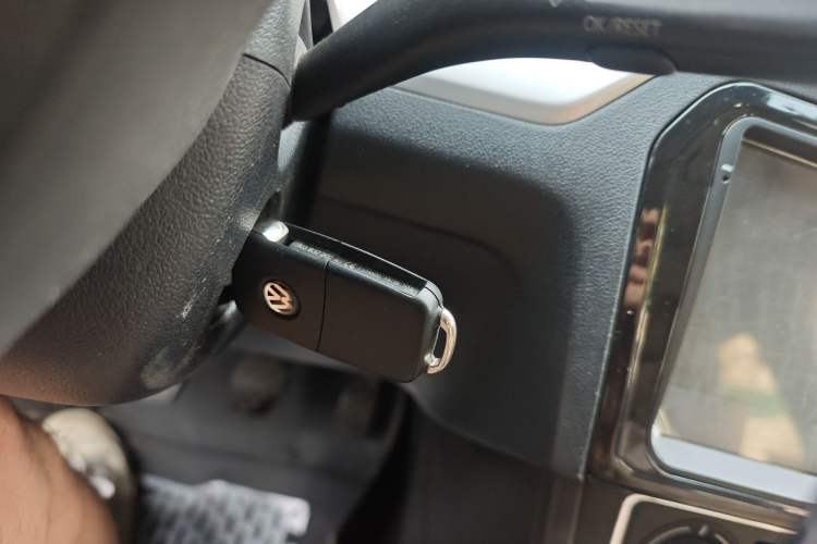 Used Volkswagen Jetta 2015 Value Edition 1.6L Manual Fashionable Style Vehicle Key