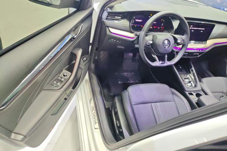 Used Skoda Octavia 2023 Revised PRO TSI280 Luxury Edition Driver Seat