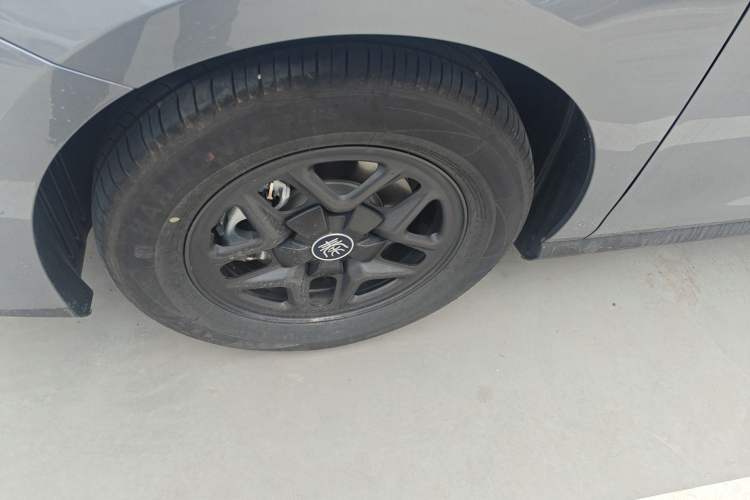 Used BYD Qin PLUS 2025 DM-i Smart Drive 55KM Leading Model Left Front Wheel Hub