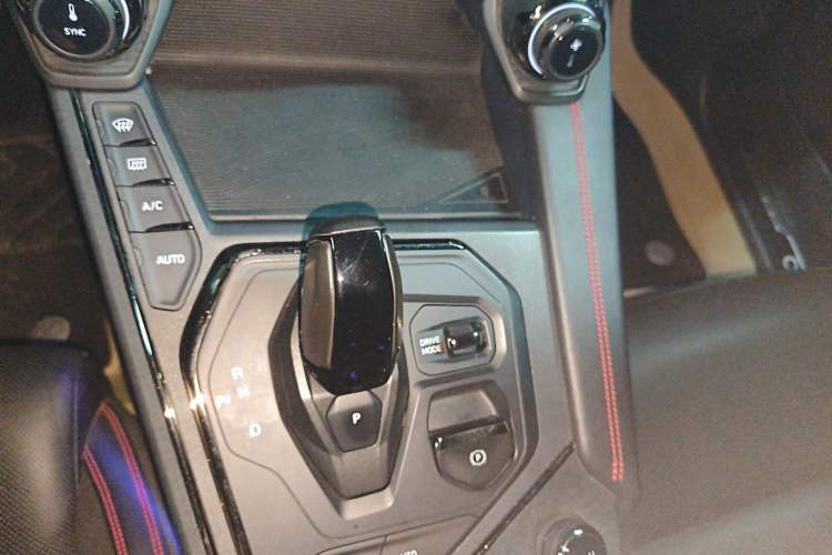 Used Lynk & Co 05 2020 2.0TD Four-Wheel Drive HypeHalo Gear Lever