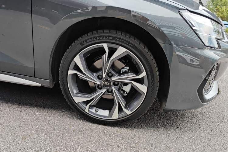 Used Audi A3 2026 Sportback 35 TFSI Prestige Edition Right Front Wheel Hub