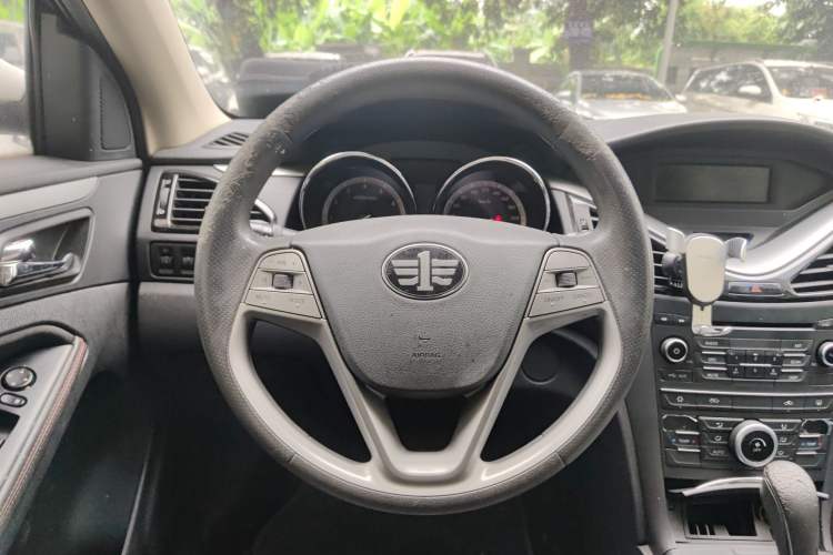 Used Bestune B70 2014 2.0L automatic comfort version Steering Wheel