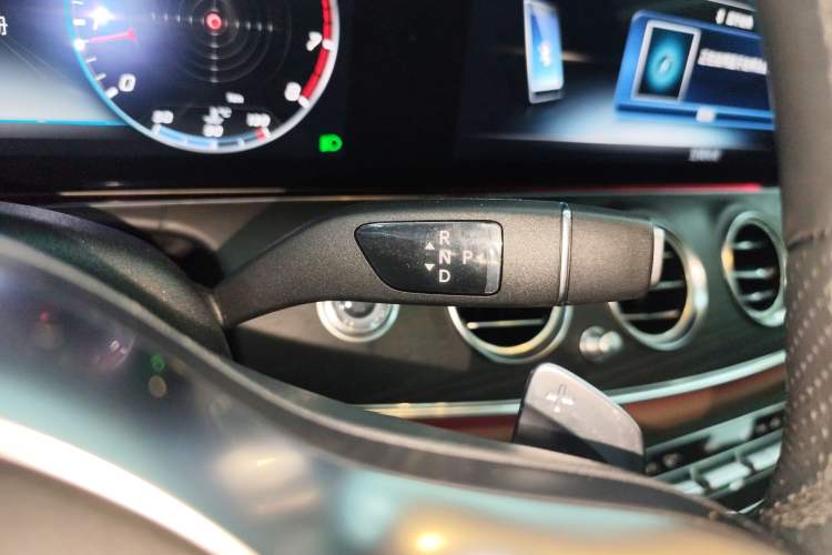 Used Mercedes-Benz E-Class 2019 Restyled E 300 L Sporty and Stylish Edition Gear Lever