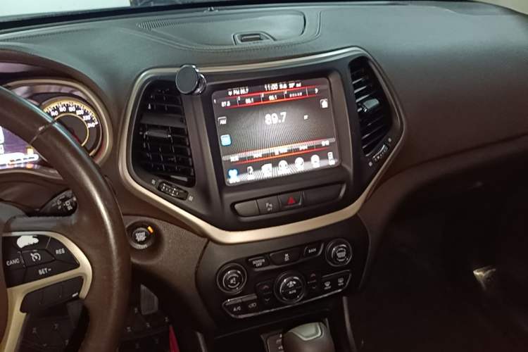 Used Jeep Cherokee 2016 2.0L Superior Edition
