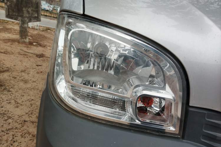 Used Wuling Zhiguang 2020 1.2L Practical Model China VI LSI Right Front Headlight