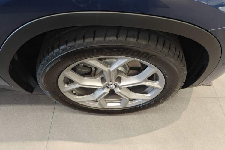 Used BMW X3 2020 xDrive28i Luxury Package Right Front Wheel Hub