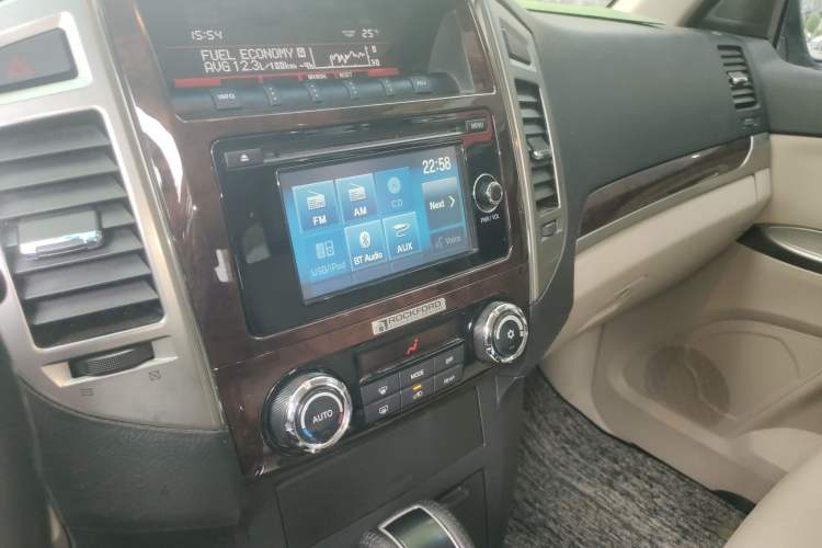 Used Mitsubishi Pajero  Audio And AC Panel