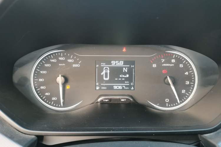 Used Wuling Alvez 2022 1.5L Manual Free-Style Model
