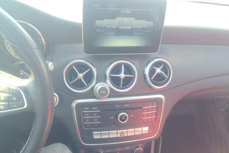 Used Mercedes-Benz GLA 2018 GLA 200 Sport Edition Audio And AC Panel