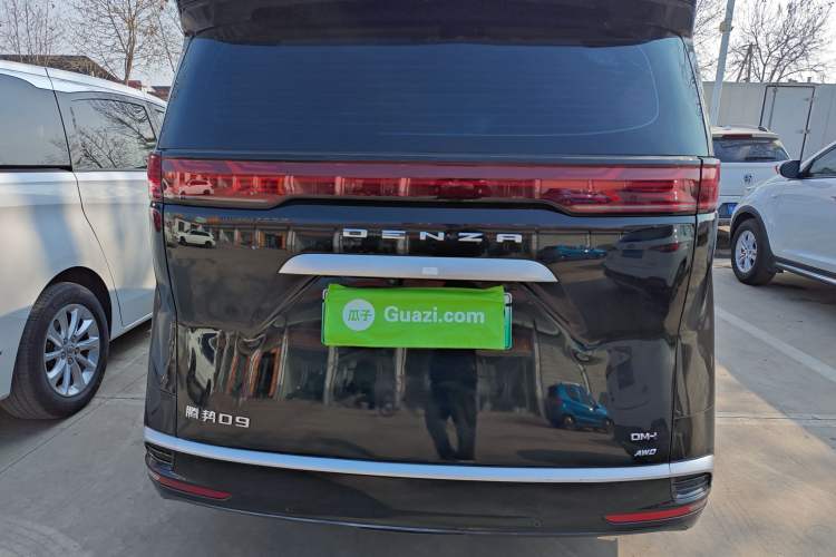 Used Denza D9 2022 DM-i 970 Four-Wheel Drive Prestige Model
