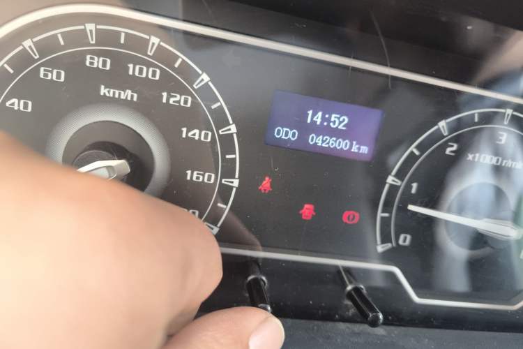 Used SAIC MAXUS Xintu V80 2023 2.0T Manual Classic Aoyuntong Long Wheelbase Mid-Height 6/7/8/9-Seater