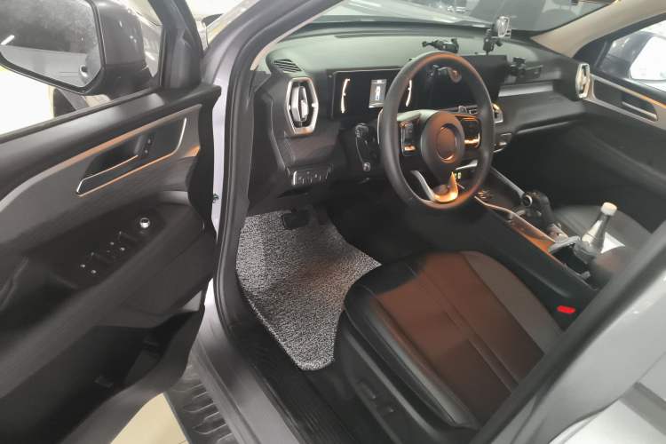 Used Great Wall King Kong Poer 2024 2.0T Automatic 8AT Gasoline Four-Wheel Drive Navigation Version – Flat Bed