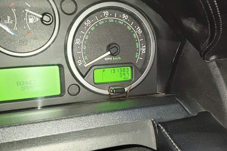 Used Land Rover Discovery 2005 4.0 SC V6 HSE Odometer Close Up