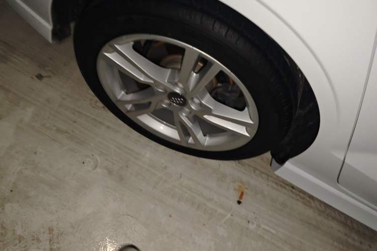 Used Audi A3 2020 Limousine 35 TFSI Fashion Edition China VI Emission Standard Right Rear Wheel Hub