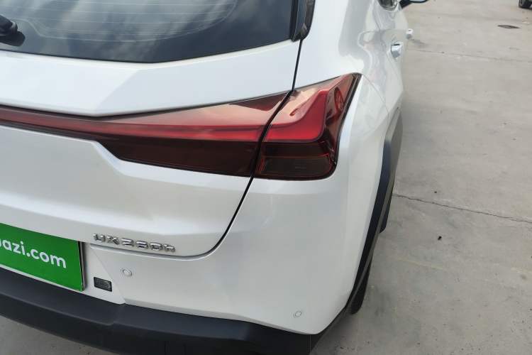 Used Lexus UX 2022 260h Explore-Edition
