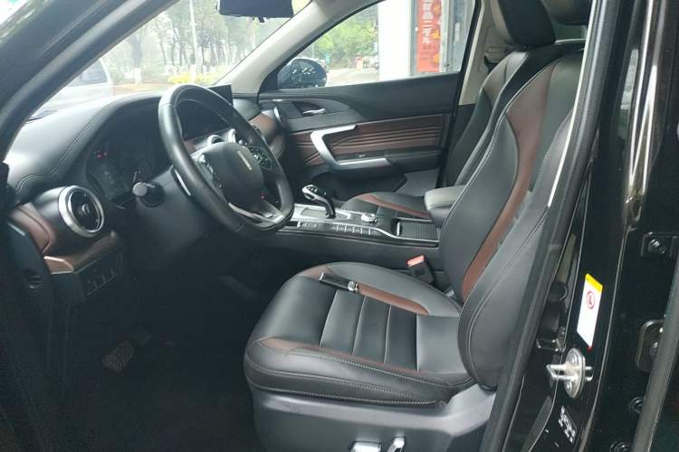 Used Wey VV5 2020 1.5T Two-Wheel Drive Color Pioneer Left Front Seat