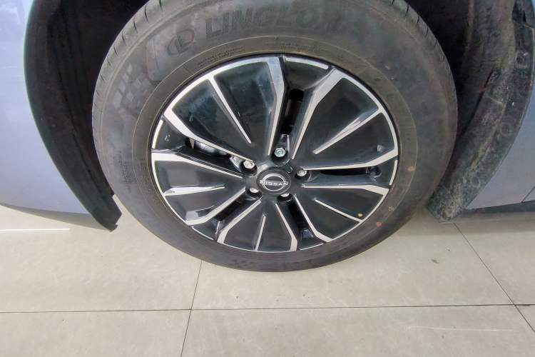 Used Nissan N6 2026 Model 180 Max Exterior 4