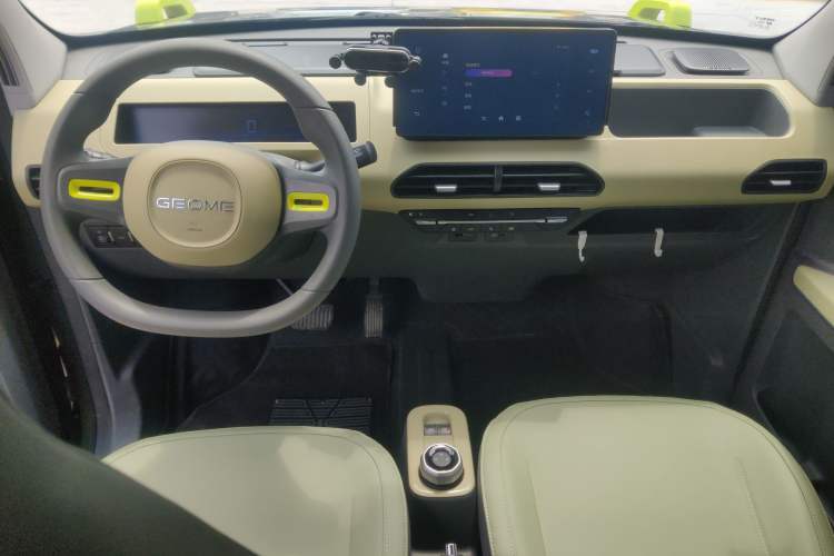 Used Geely Galaxy Panda 2024 200km Panda Rider Center Console