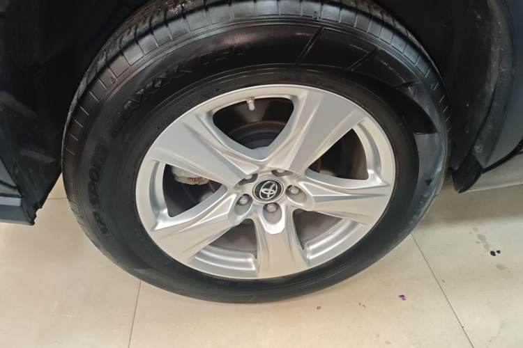 Used Toyota Highlander 2023 2.5L Smart Electric Hybrid Dual-Drive Elite Version 7 Seats Right Rear Wheel Hub