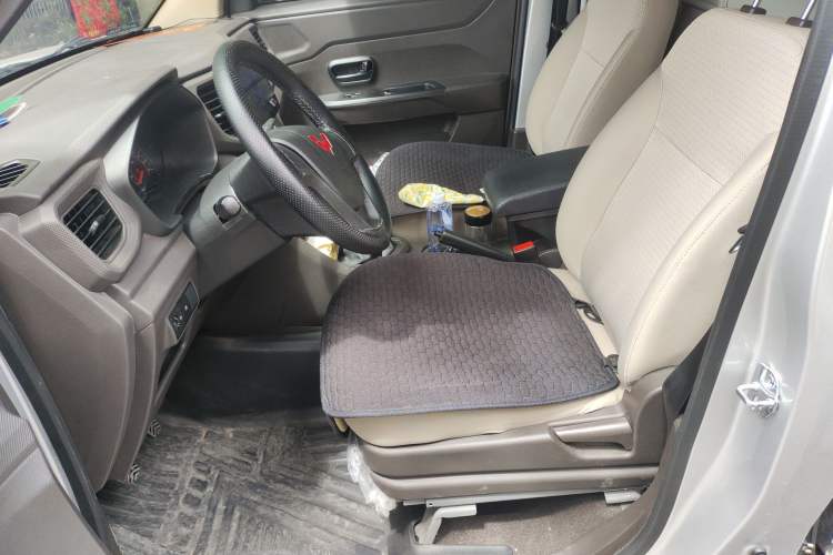 Used Wuling Hongguang V 2022 1.5L Jingqu Edition Enclosed-Window Vehicle with Electric Power Steering LAR Left Front Seat