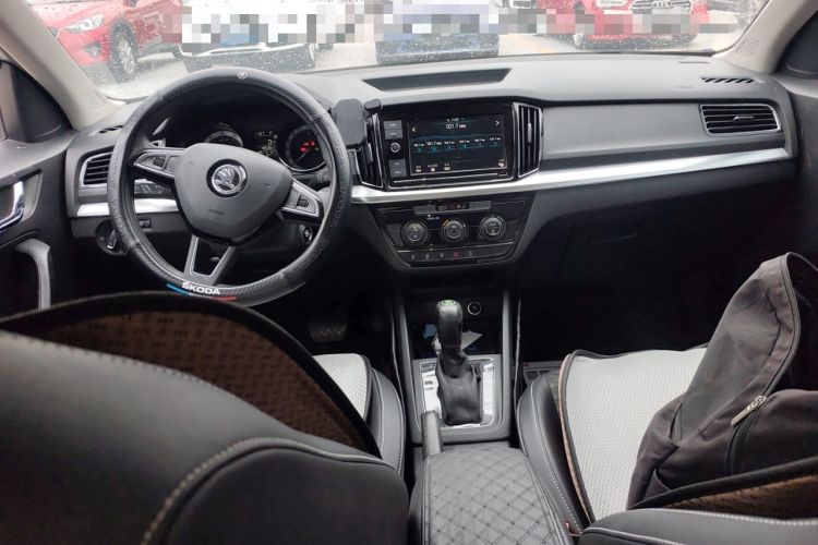 Used Skoda Kamiq 2018 1.5L Automatic Comfort Edition China VI Standard Center Console