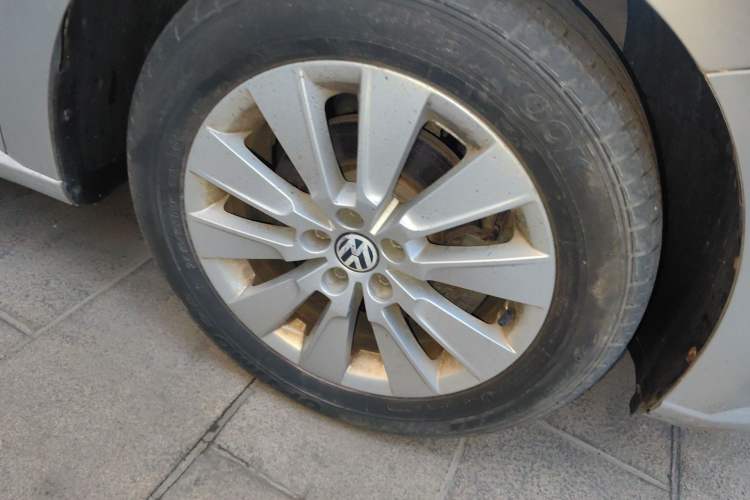 Used Volkswagen Lavida 2013 1.4TSI DSG Comfort Edition Right Front Wheel Hub