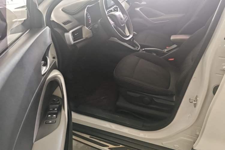 Used Baojun 510 2017 1.5L manual Comfort trim