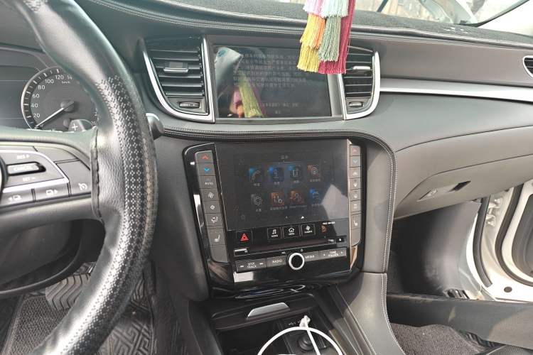 Used Infiniti QX50 2020 2.0T Two-Wheel Drive Fashion Edition Audio And AC Panel