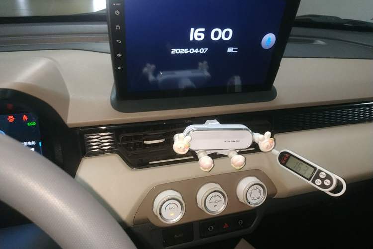 Used Chery QQ Ice Cream 2024 Edition Youth Version 205km Sundae Audio And AC Panel