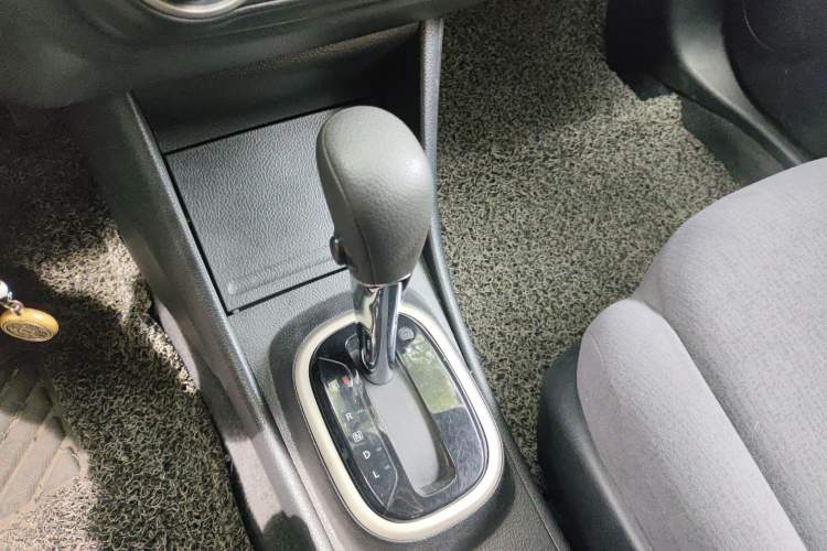 Used Nissan Sylphy 2019 Classic 1.6XE+ CVT SmartConnect Leading Edition Gear Lever
