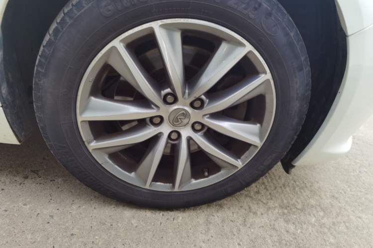 Used Infiniti Q50L 2016 2.0T Comfort Edition Right Front Wheel Hub