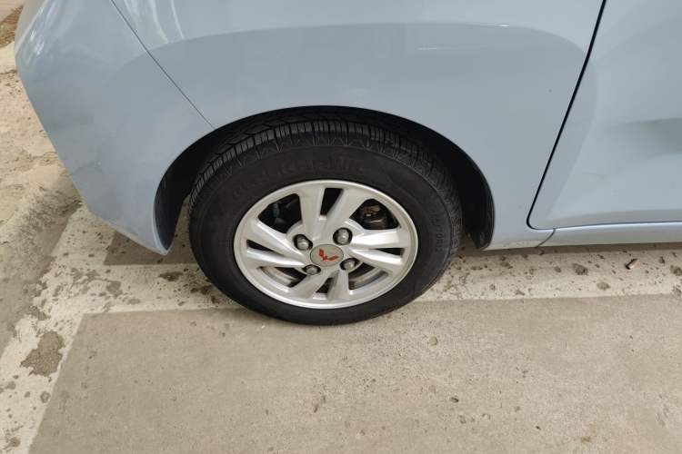 Used Wuling Hongguang MINIEV 2021 Macaron Fashion Model Lithium Iron Phosphate Left Front Wheel Hub