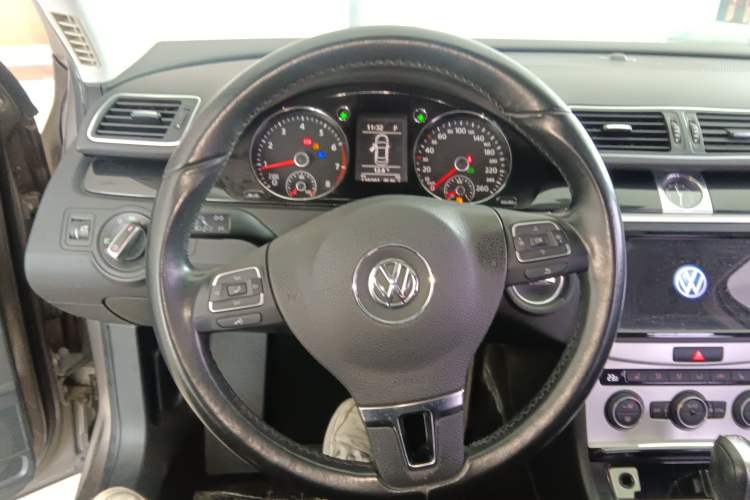 Used Volkswagen Magotan 2013 1.8TSI Luxury Model Steering Wheel