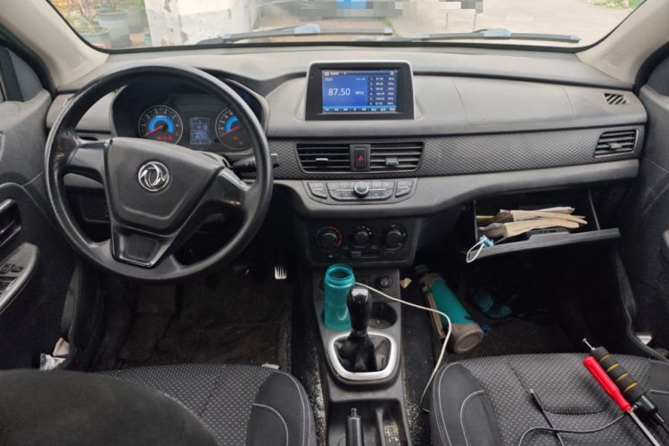 Used Dongfeng Fengon 330 2018 1.5L 330S Premium Edition DK15 Center Console